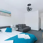 Bed and Breakfast Przyjaciol 13 *